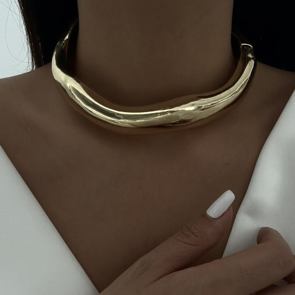 HKM-7239613 Irregular Textured Pleated Open Collar Necklace in Gold and White