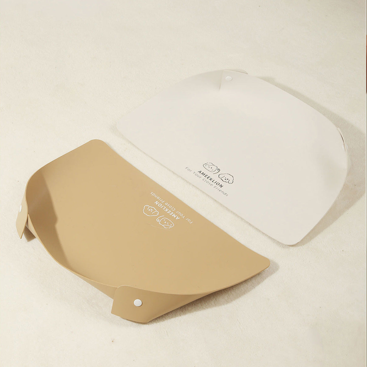 HKM-7308477 Waterproof and Oil-Proof Anti-Spill Placemat for Pets in Apricot and Creamy-White Leather