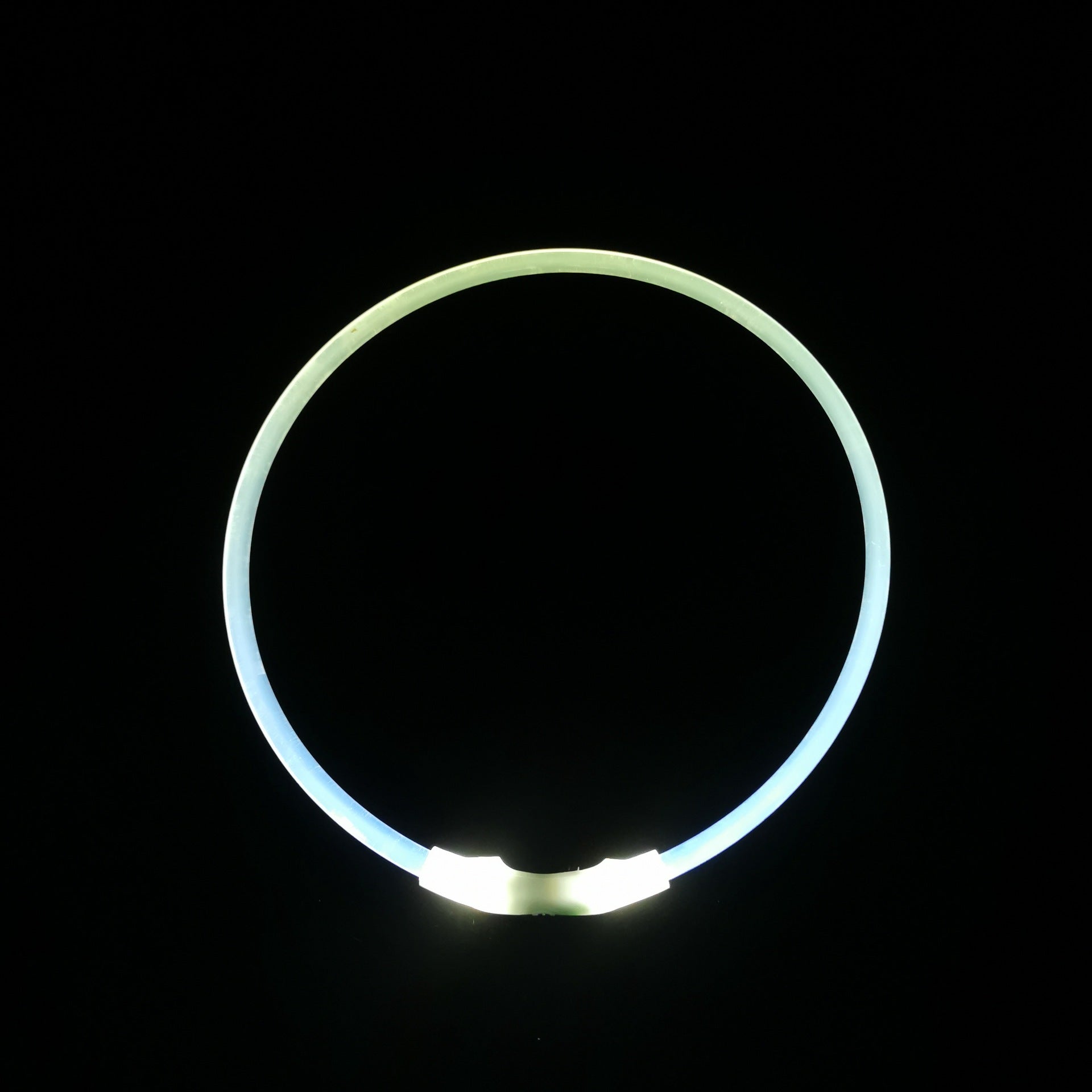 HKM-7325757 Luminous USB Rechargeable Dog Collar ¨C Bright & Durable for All Seasons