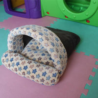 HKM-7432637 Cozy Half Round Dog House for Small and Large Pets in Durable Polyester