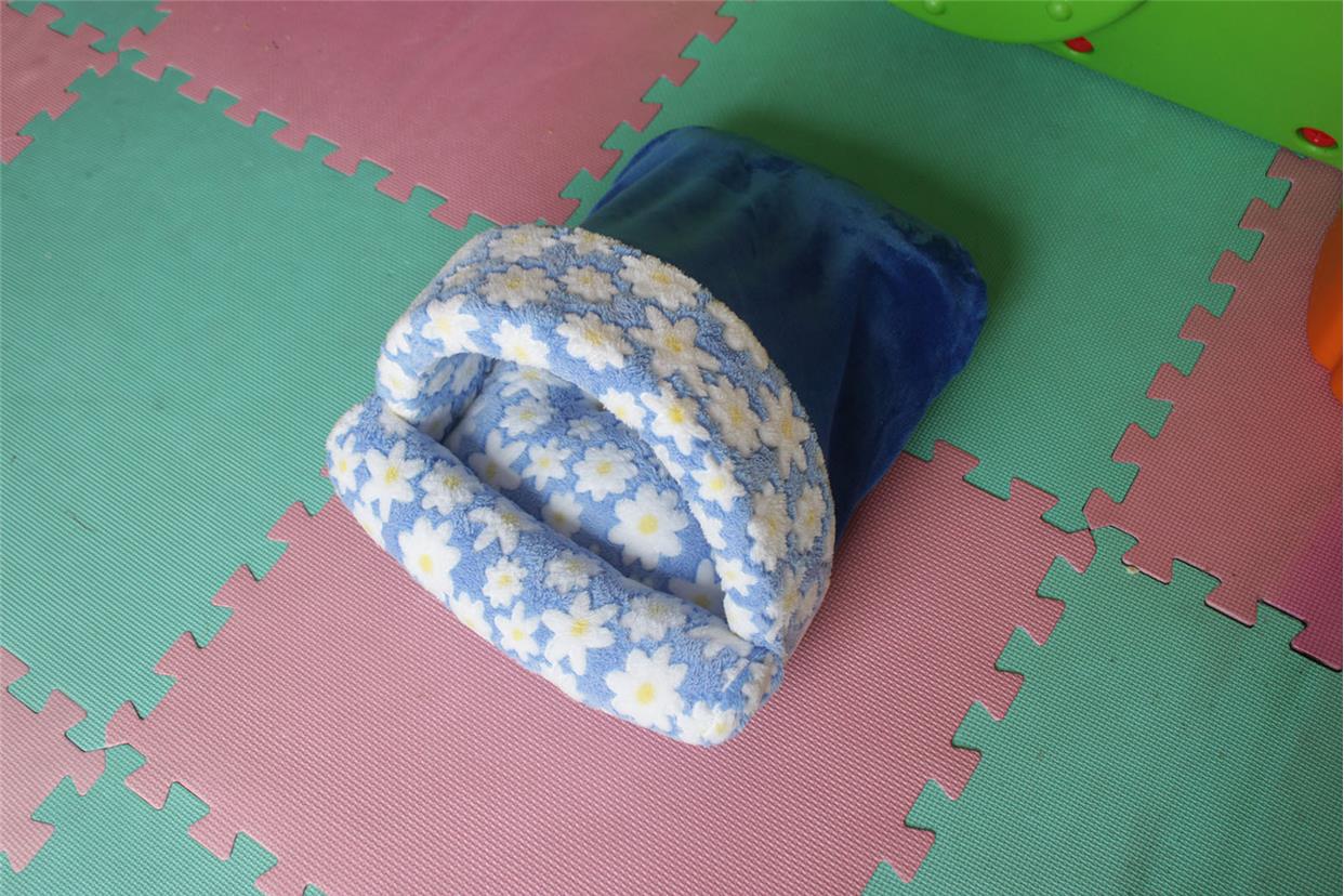 HKM-7432637 Cozy Half Round Dog House for Small and Large Pets in Durable Polyester