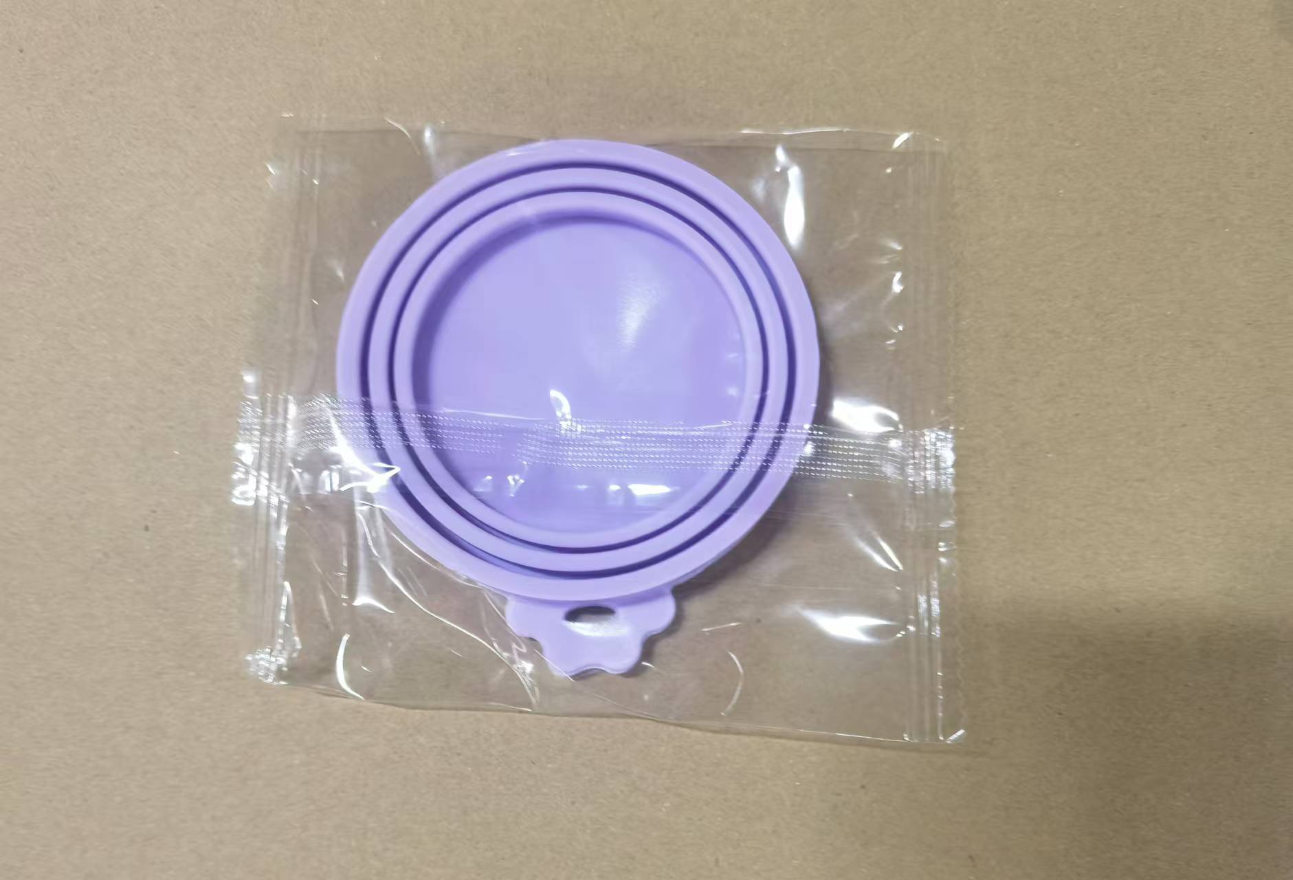 HKM-7549373 Three-in-One Silicone Pet Seal Cover with Spoon in Various Colors