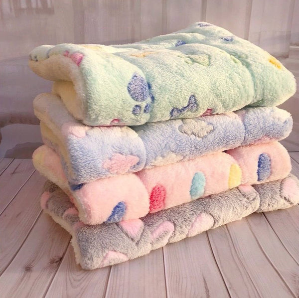 HKM-7604029 Soft Flannel Pet Blanket for Dogs and Cats ¨C Thick, Cozy, All-Season Plush with Non-Slip Design in Various Colors and Sizes