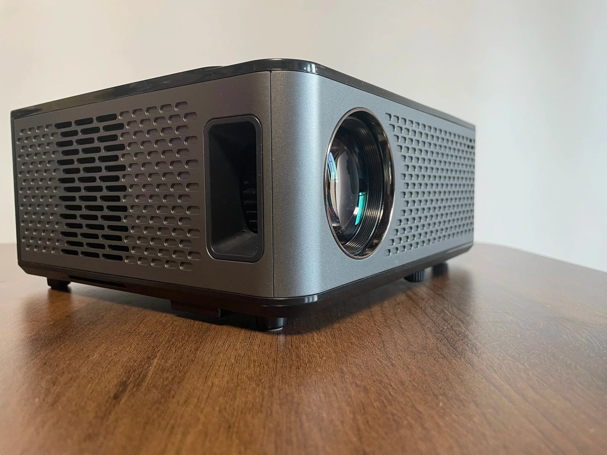 HKM-763027 Portable Wireless Ultra HD Projector for Home Cinema Experience