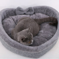 HKM-7694013 Cozy Heart-Shaped Pet Bed for Cats and Dogs - Soft Warm Cushion Nest for Puppies and Kittens