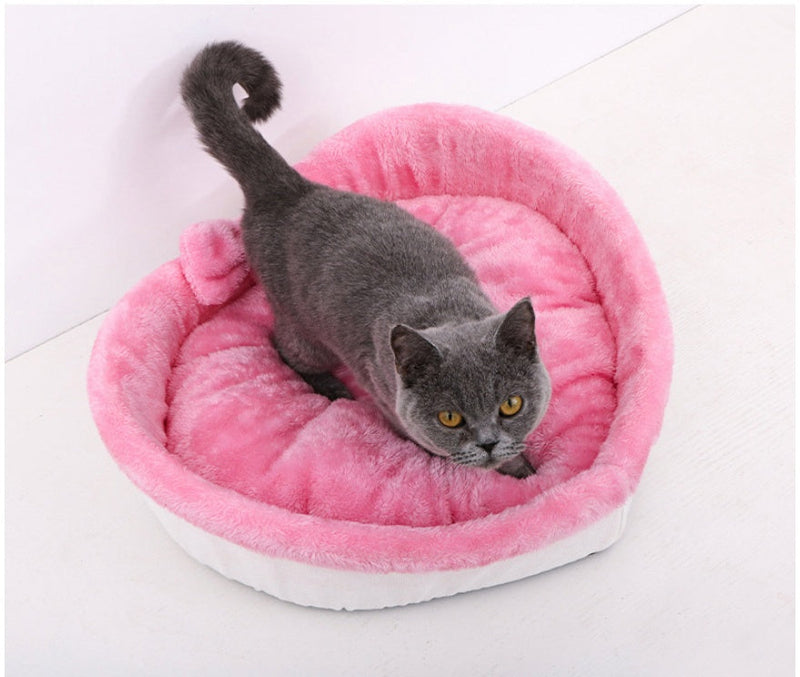 HKM-7694013 Cozy Heart-Shaped Pet Bed for Cats and Dogs - Soft Warm Cushion Nest for Puppies and Kittens
