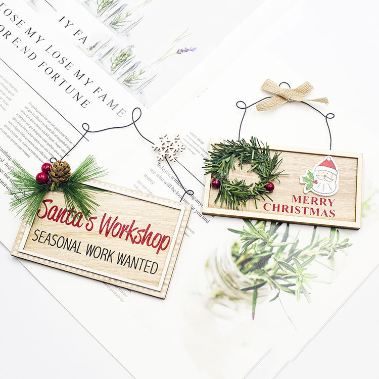 HKM-774995 Decorative Wooden Square Christmas Doorplate with Pine Cone and Garland Design