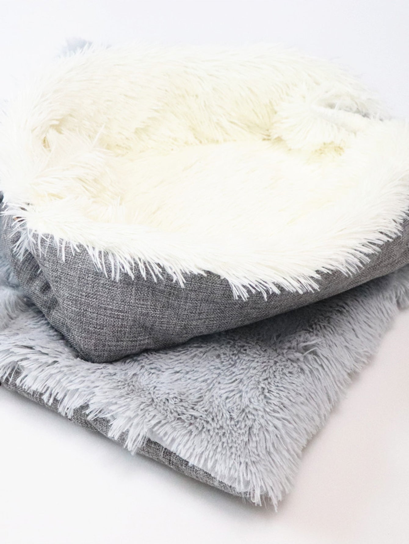 HKM-7753789 Cozy Foldable Plush Pet Bed Mat for Dogs and Cats ¨C Warm Fleece Cushion Ideal for Winter Comfort