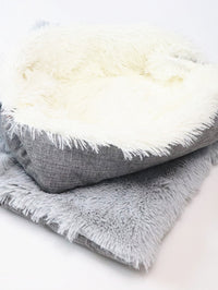 HKM-7753789 Cozy Foldable Plush Pet Bed Mat for Dogs and Cats ¨C Warm Fleece Cushion Ideal for Winter Comfort
