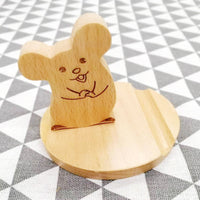 HKM-777875 Beech Wood Lazy Phone Holder – Custom Lettering Mobile Stand with Unique Animal Designs