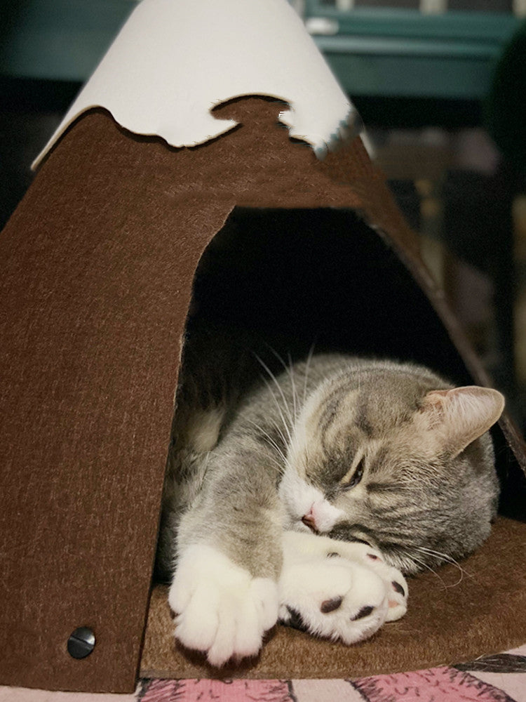 HKM-7858621 Cozy Closed Pet Tent with Snow-Top Design and Velvet Pad for Cats