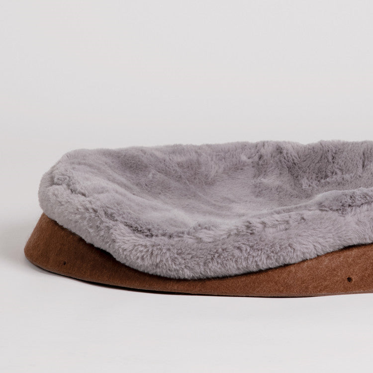 HKM-7858621 Cozy Closed Pet Tent with Snow-Top Design and Velvet Pad for Cats