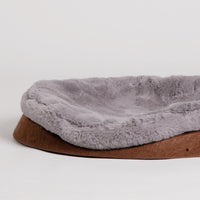 HKM-7858621 Cozy Closed Pet Tent with Snow-Top Design and Velvet Pad for Cats