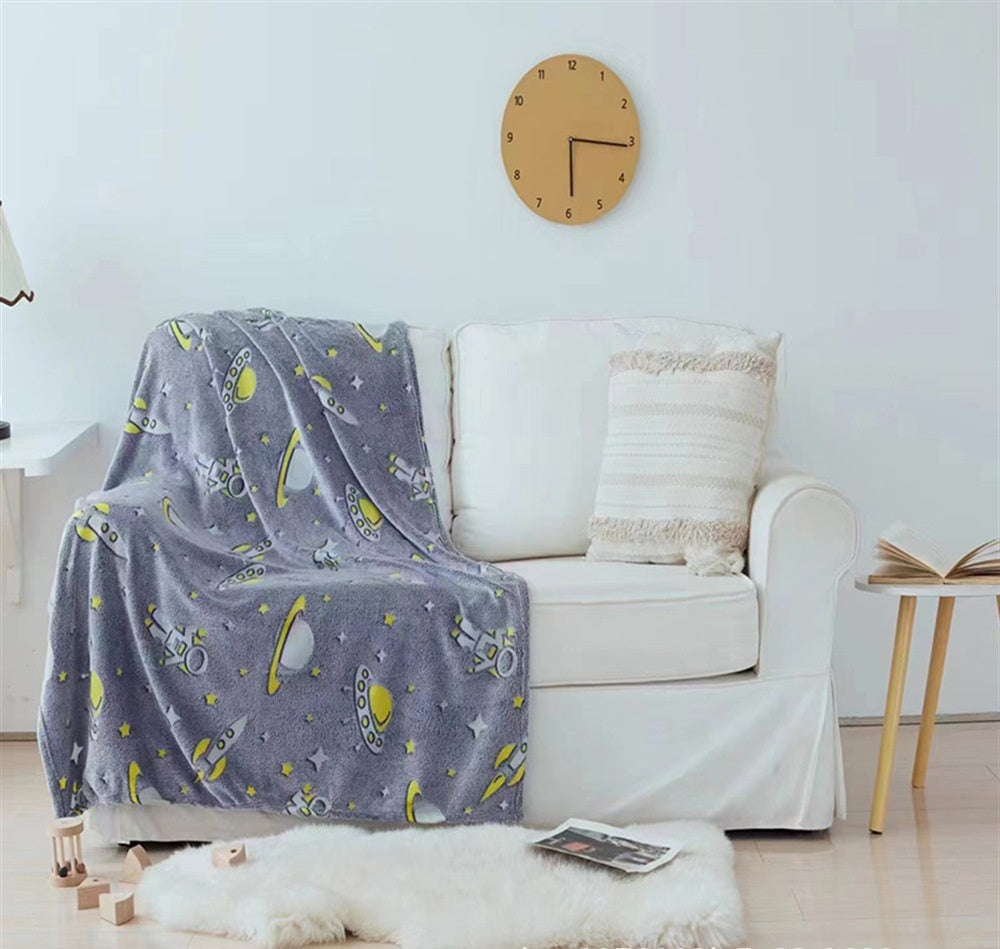 HKM-7866173 Cozy Flannel Glow-in-the-Dark Blanket for Comfortable Naps in Fun Designs