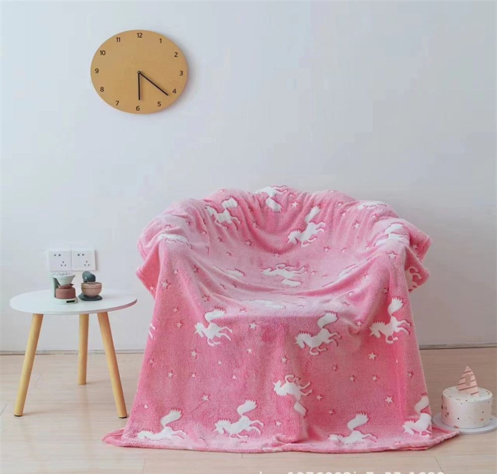 HKM-7866173 Cozy Flannel Glow-in-the-Dark Blanket for Comfortable Naps in Fun Designs