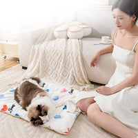 HKM-7986749 Coral Fleece Pet Blanket for Dogs and Cats - Warm and Cozy Mat for All Sizes