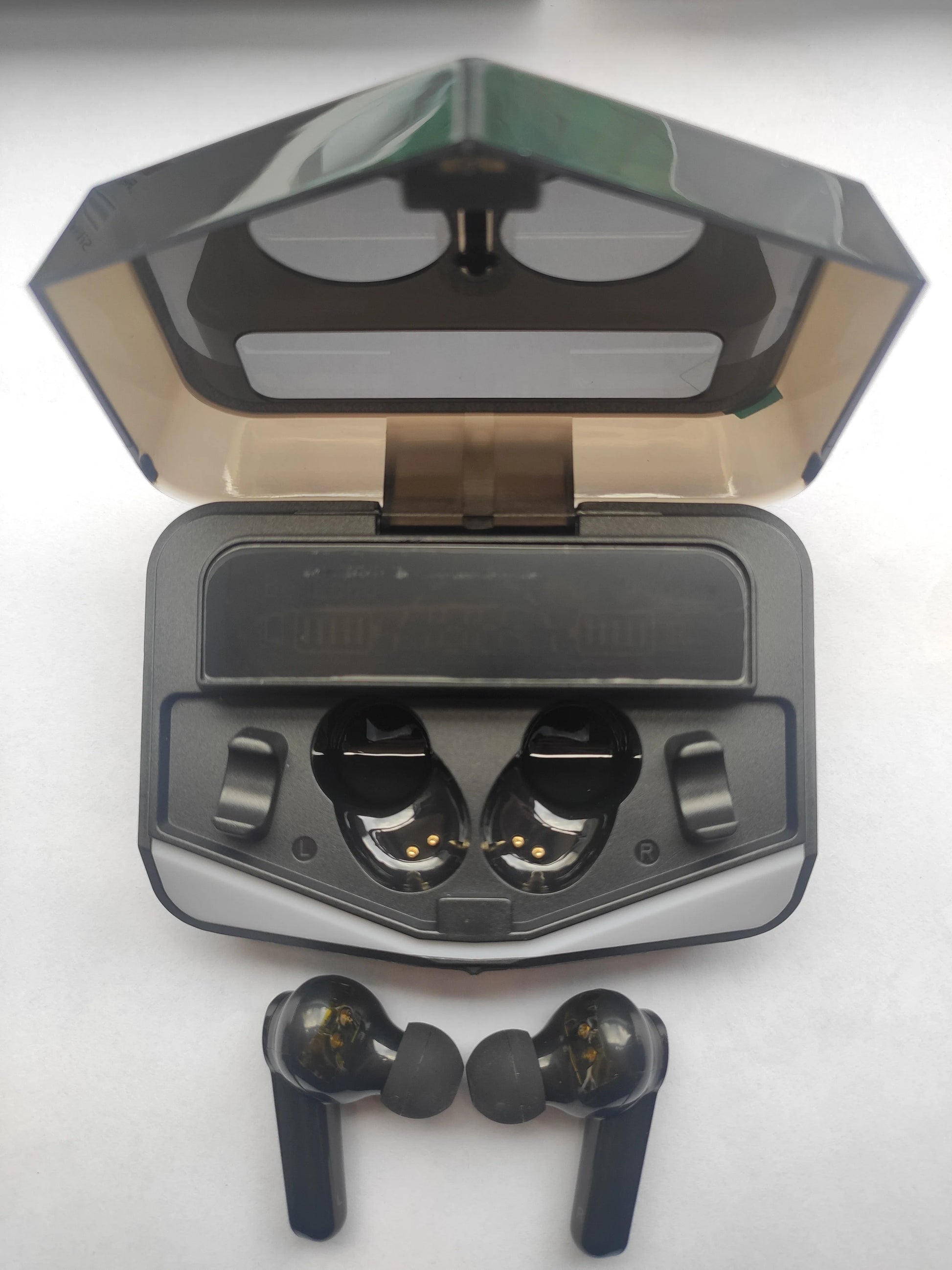 HKM-798739 Wireless Gaming Earbuds with LED Display and Bluetooth 5.1 Technology