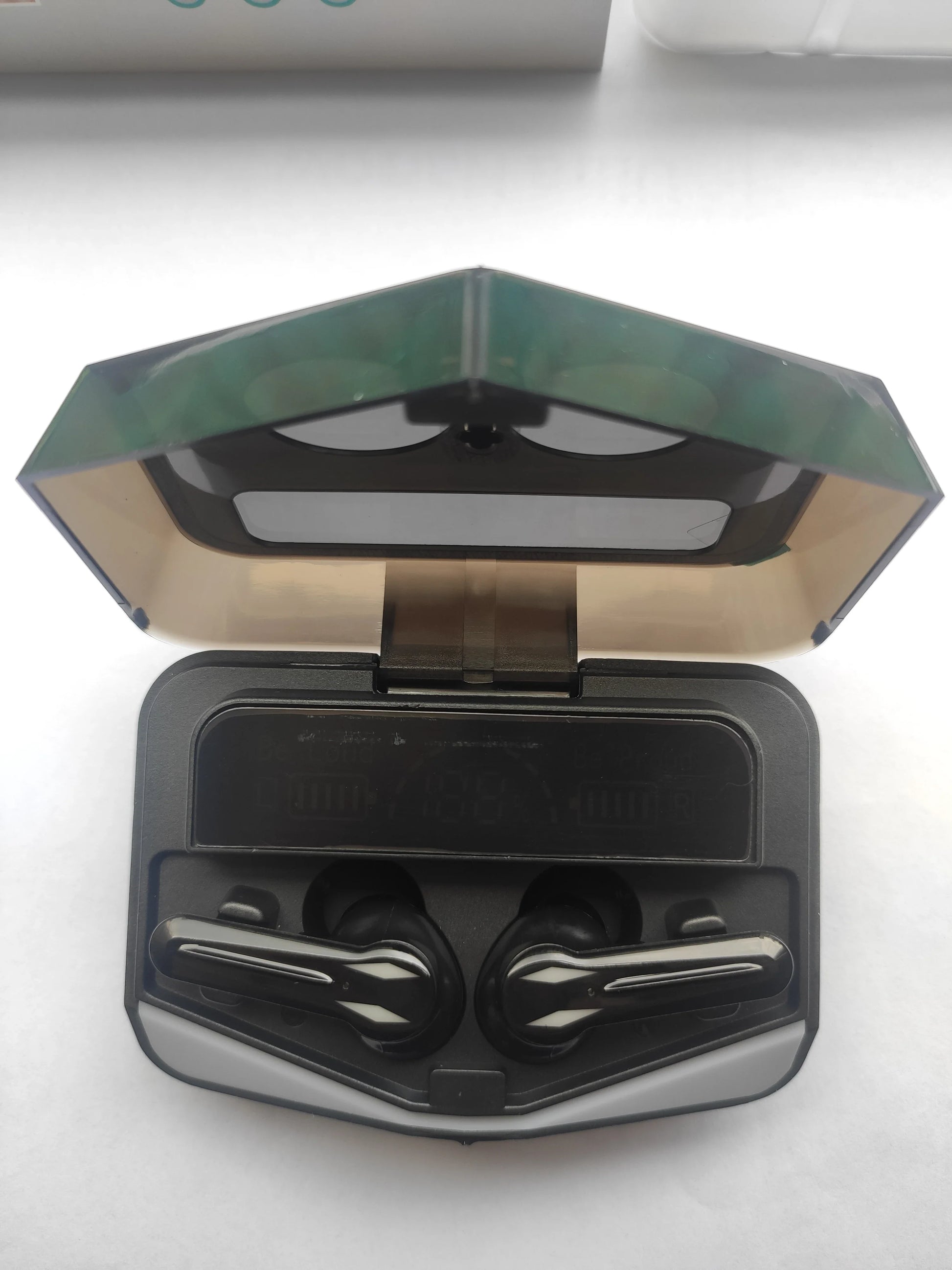 HKM-798739 Wireless Gaming Earbuds with LED Display and Bluetooth 5.1 Technology