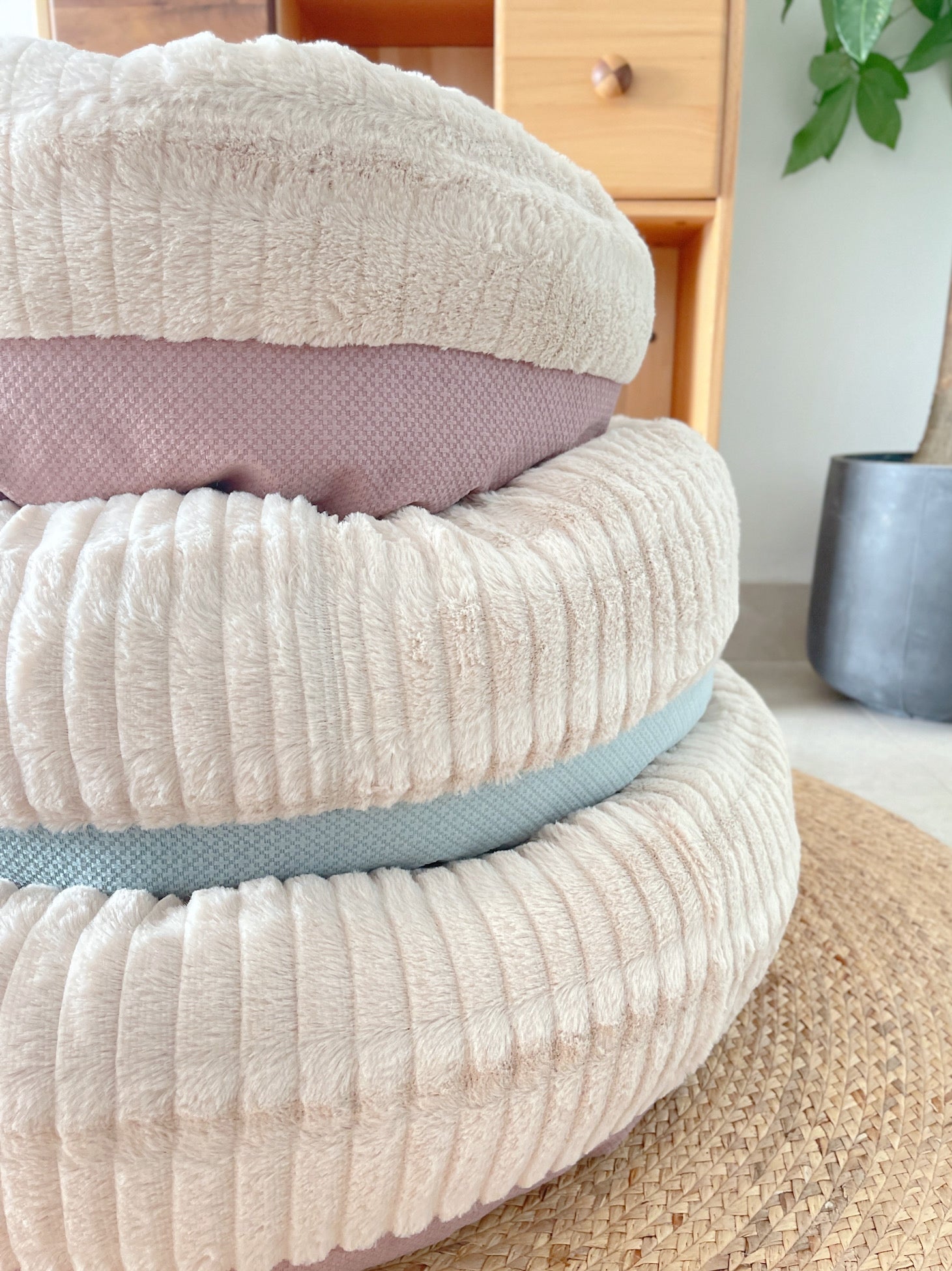 HKM-7994685 Cozy Plush Thickened Round Pet Bed for Cats and Dogs - Soft Velvet Cushion
