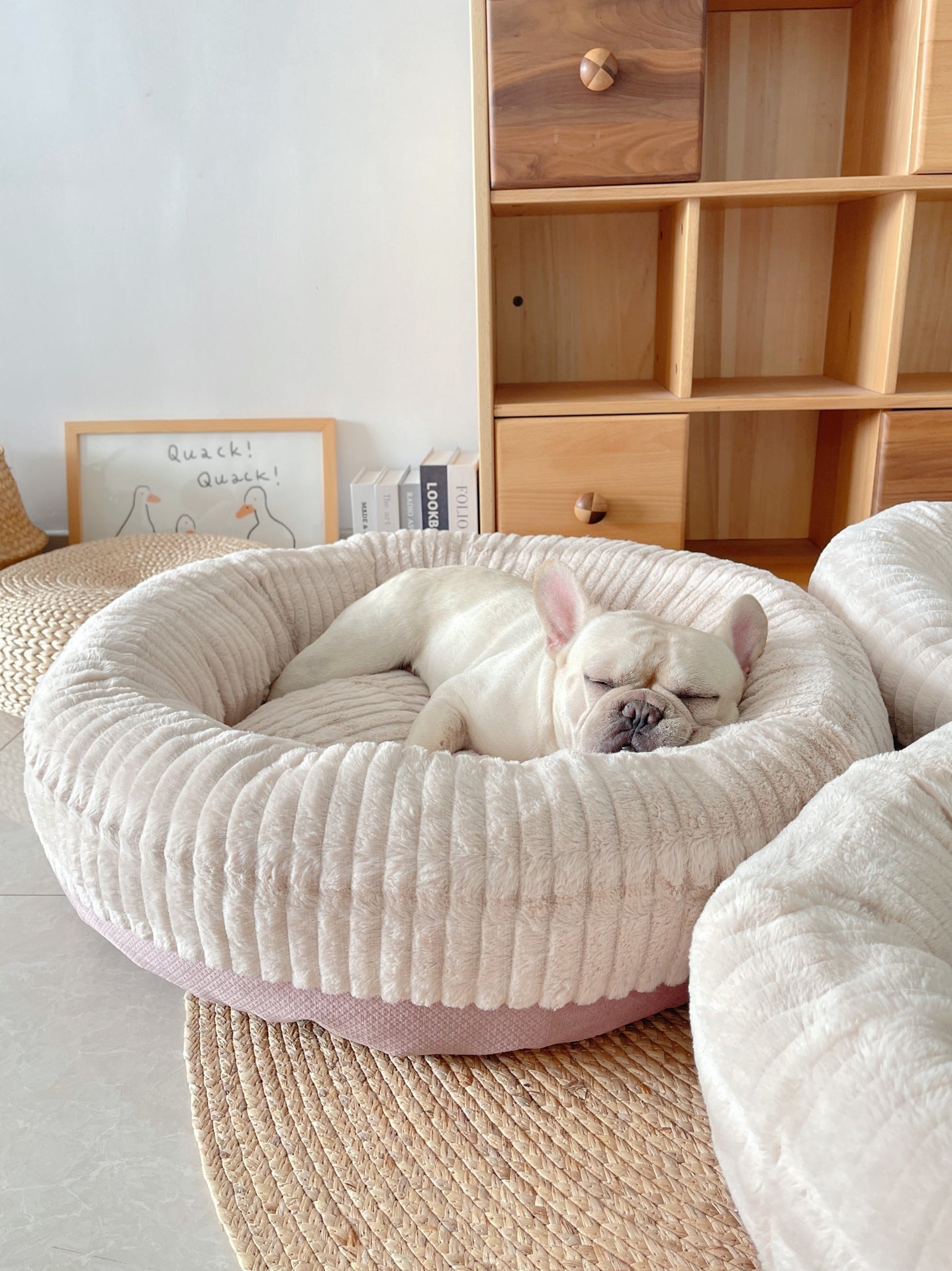 HKM-7994685 Cozy Plush Thickened Round Pet Bed for Cats and Dogs - Soft Velvet Cushion