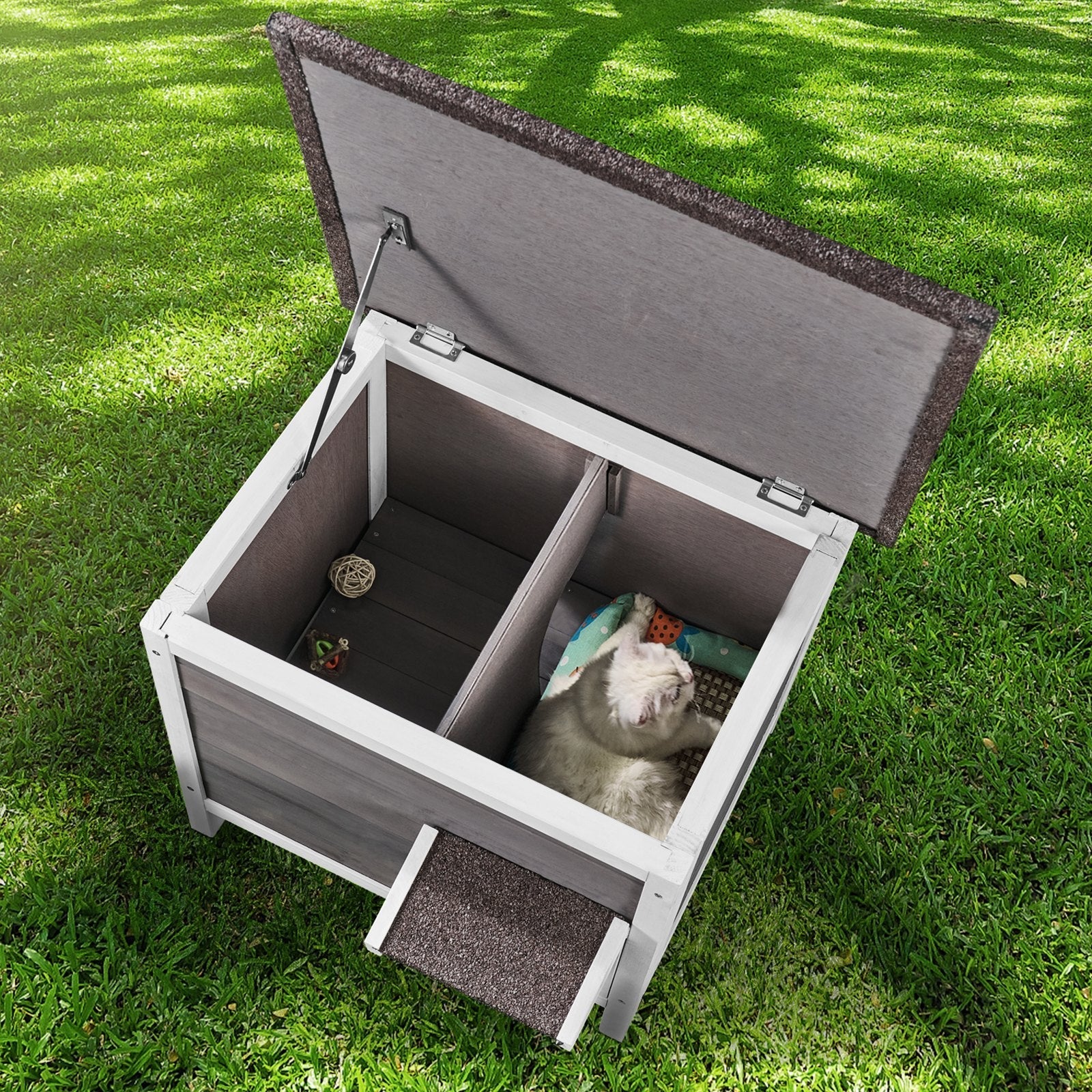 HKM-7999677 Outdoor Wooden Cat Shelter with Insulated Roof and PVC Door Flaps for All-Weather Comfort