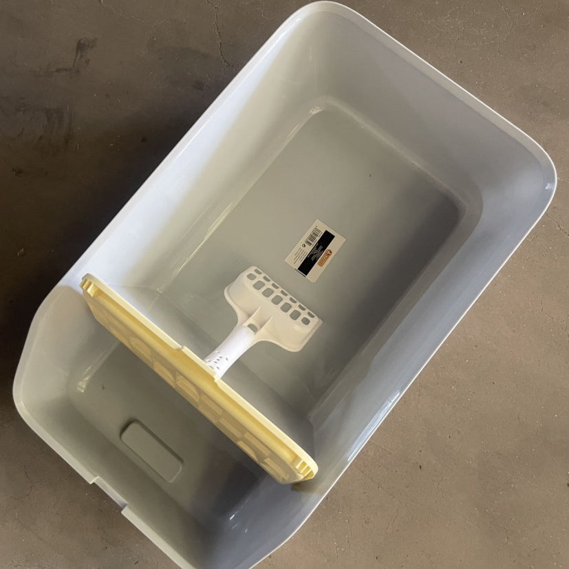 HKM-8165693 Compact Square Cat Litter Box for Convenient and Clean Pet Care