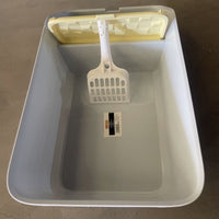 HKM-8165693 Compact Square Cat Litter Box for Convenient and Clean Pet Care