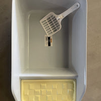 HKM-8165693 Compact Square Cat Litter Box for Convenient and Clean Pet Care