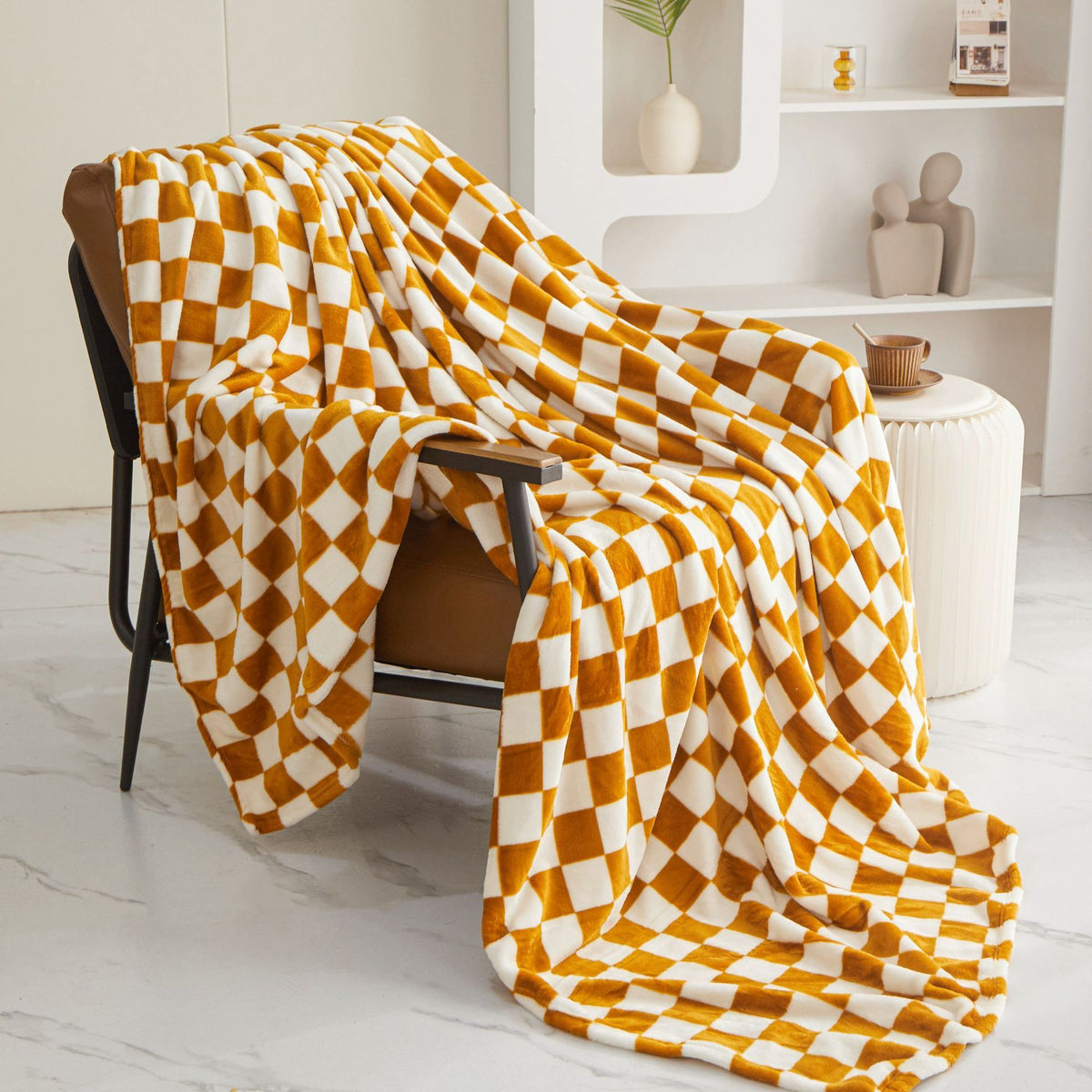 HKM-822611 Versatile Flannel Blanket in Multiple Sizes and Patterns - Ideal for All Seasons