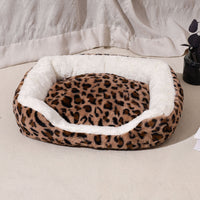 HKM-8261821 Four Seasons Universal Warm Thickened Pet Bed for Cats and Dogs in Leopard Print