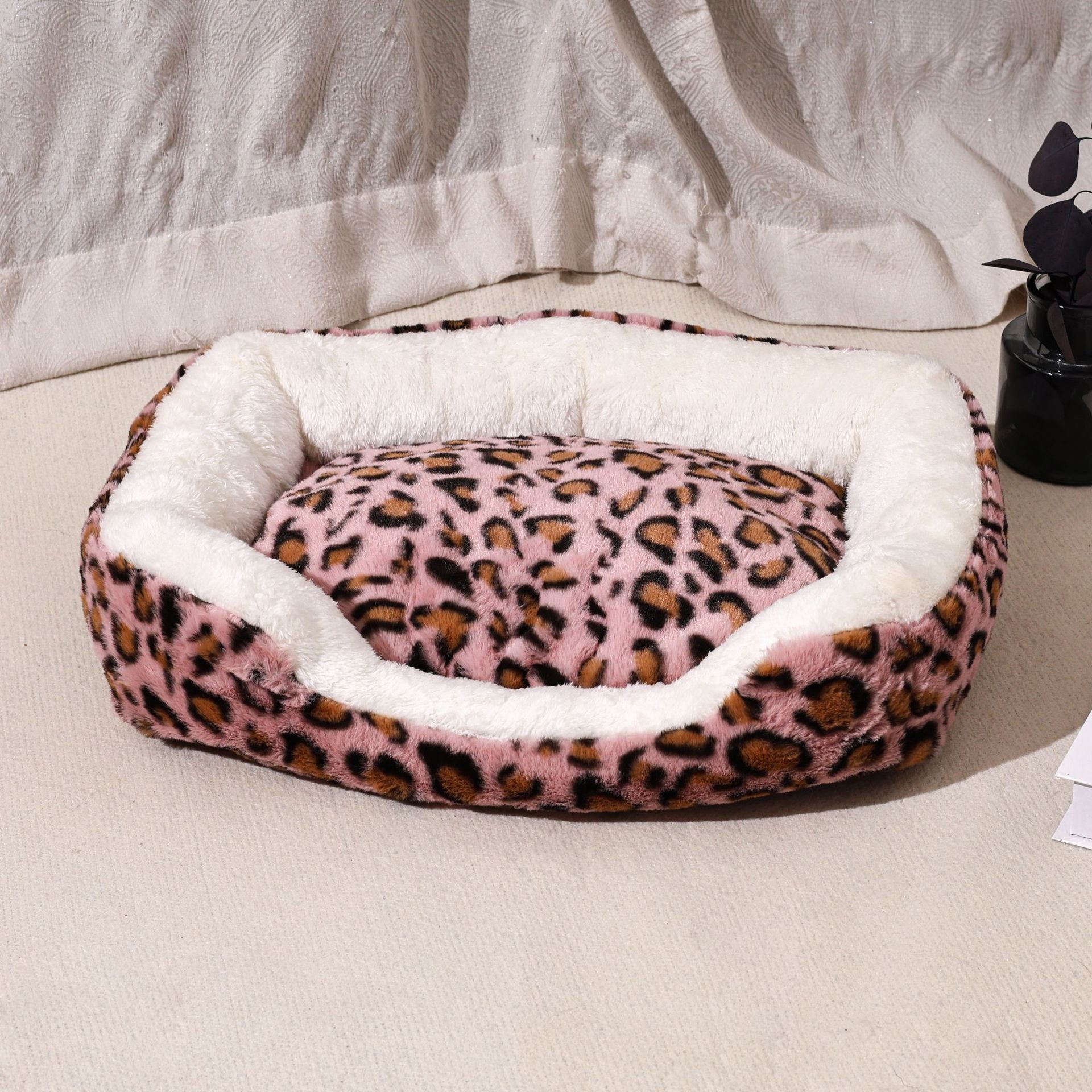 HKM-8261821 Four Seasons Universal Warm Thickened Pet Bed for Cats and Dogs in Leopard Print