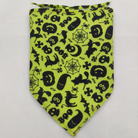 HKM-8271677 Pet Triangle Scarf Towel for Drool Cleanup - Soft Polyester Tie-Dye Design