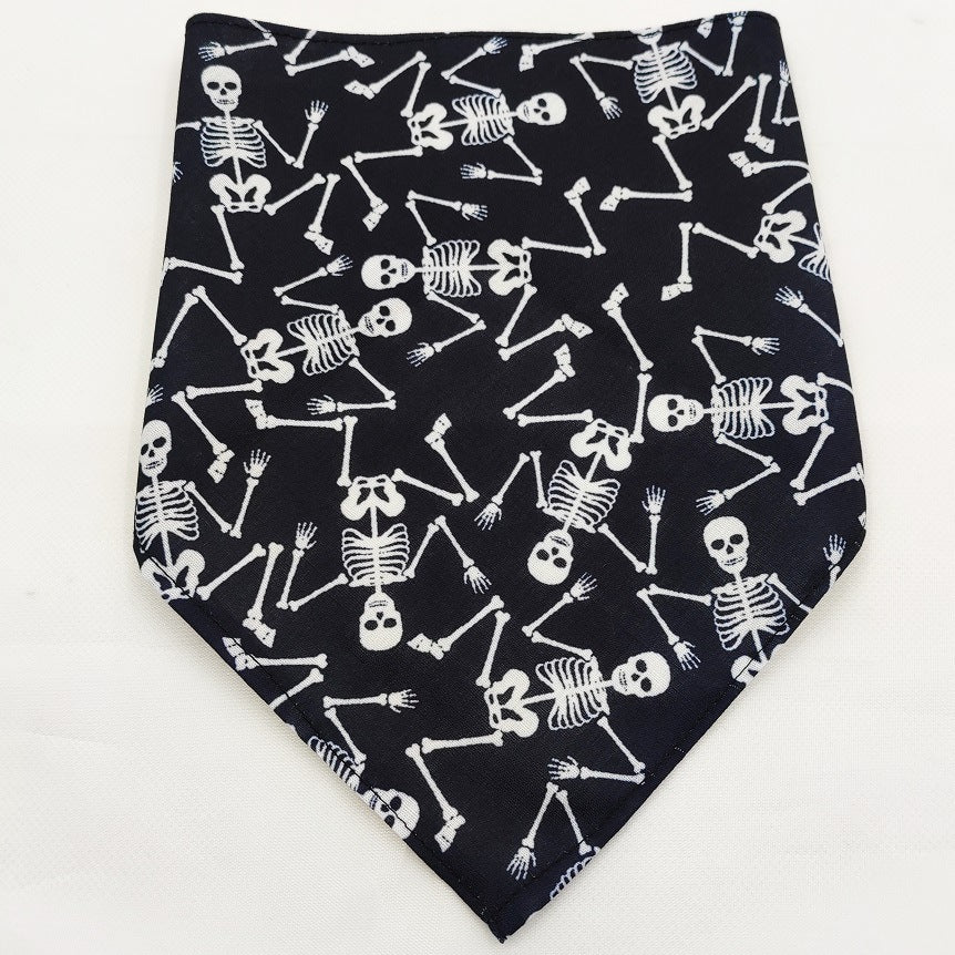 HKM-8271677 Pet Triangle Scarf Towel for Drool Cleanup - Soft Polyester Tie-Dye Design