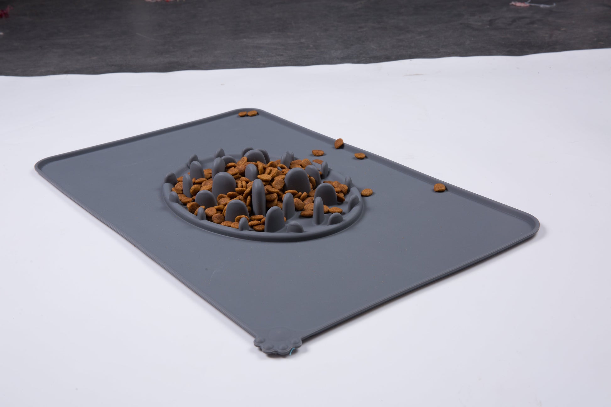 HKM-8308669 Dog Claw Slow Feeder Mat - Food Grade Silicone, Non-Slip Design for Cats and Dogs, 47x30cm