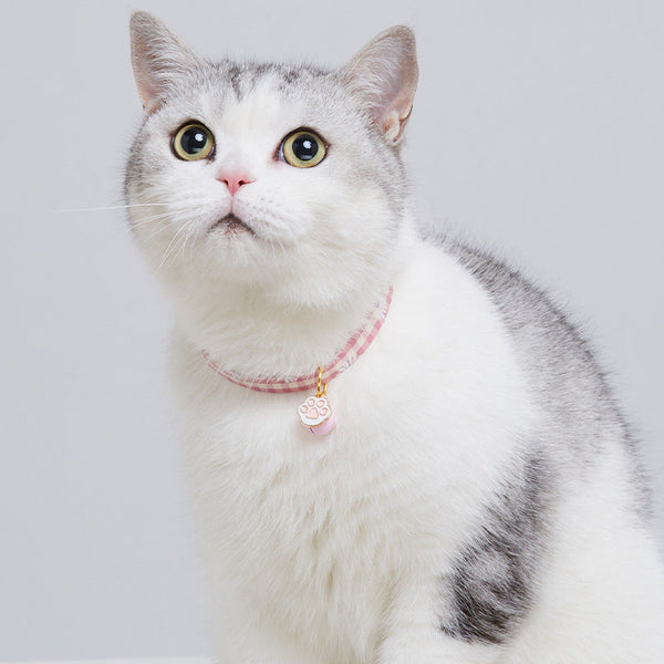 HKM-8314557 Adorable Avocado-Themed Cartoon Cat Pendant Necklace with Daisy Collar Options