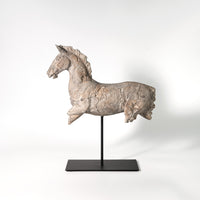 HKM-832595 Elegant Resin Horse Sculpture for Modern Table Decoration