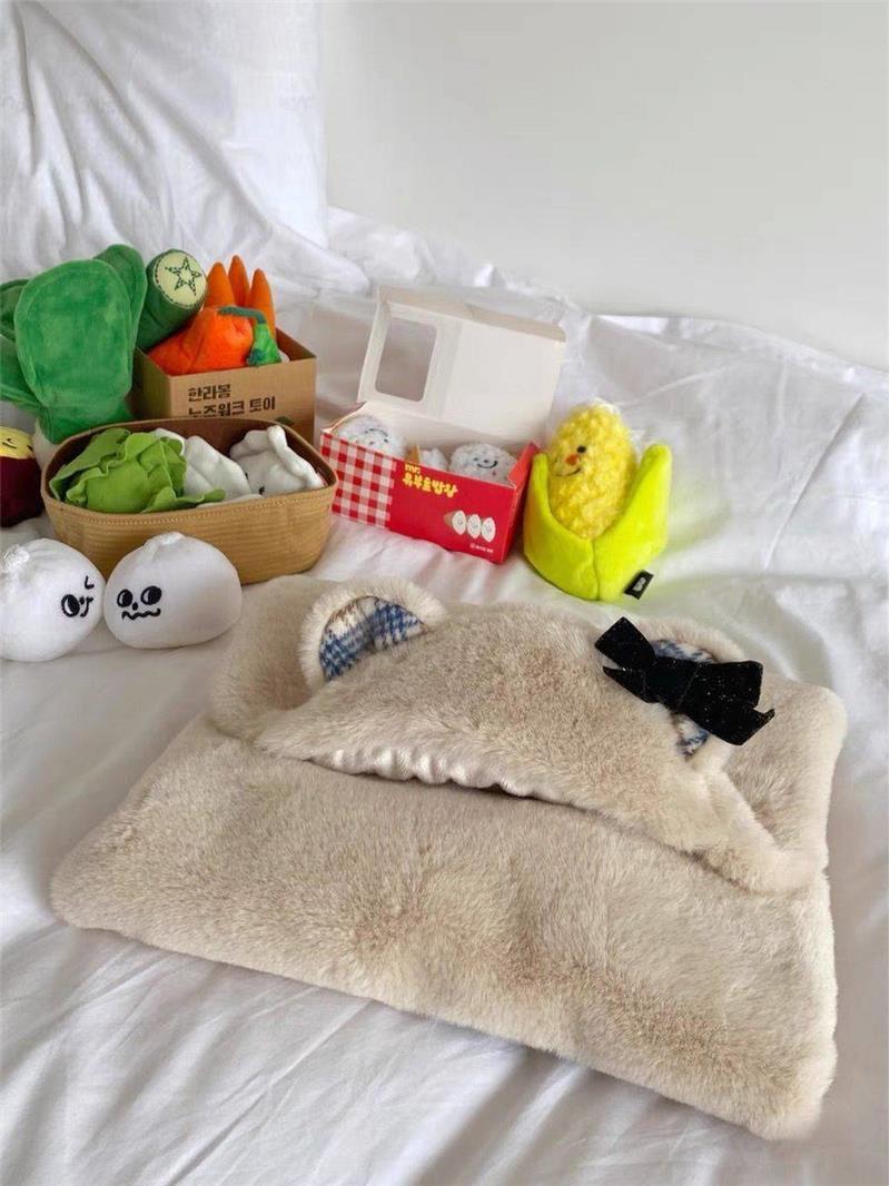 HKM-8340157 Cozy Bear Plush Cloak for Dogs and Cats - Warm Autumn/Winter Blanket