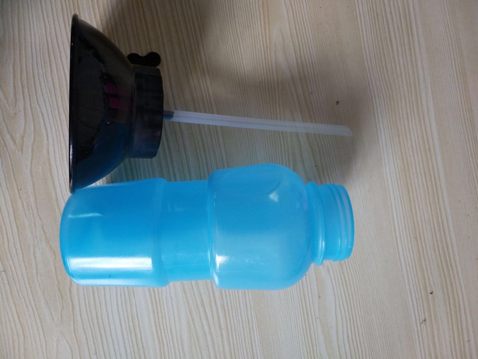HKM-8389693 Portable Pet Water Bottle with Bowl, 20oz Squeeze Dispenser for Dogs and Cats