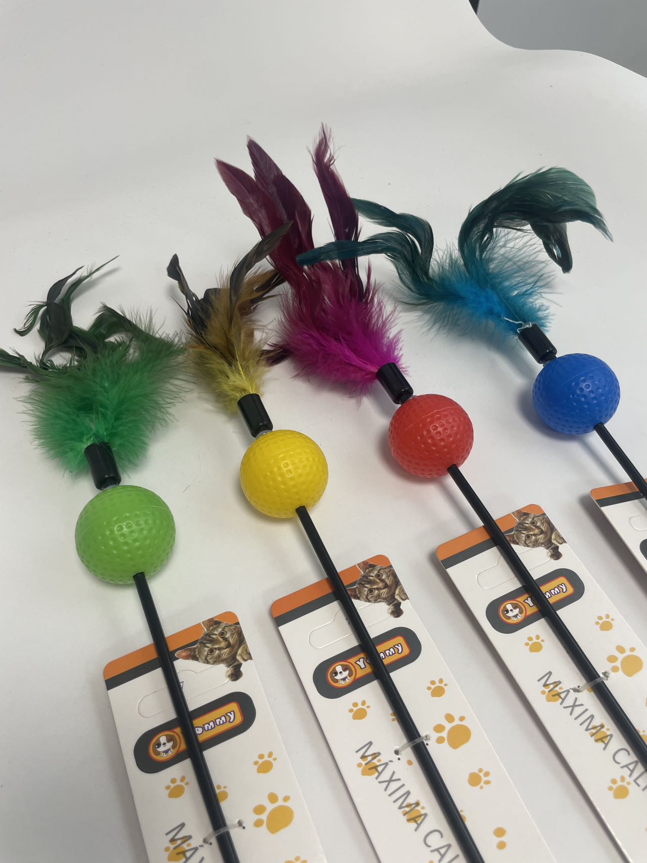 HKM-8417469 Color-Changing Cat Teaser with Feather and Toy Ball