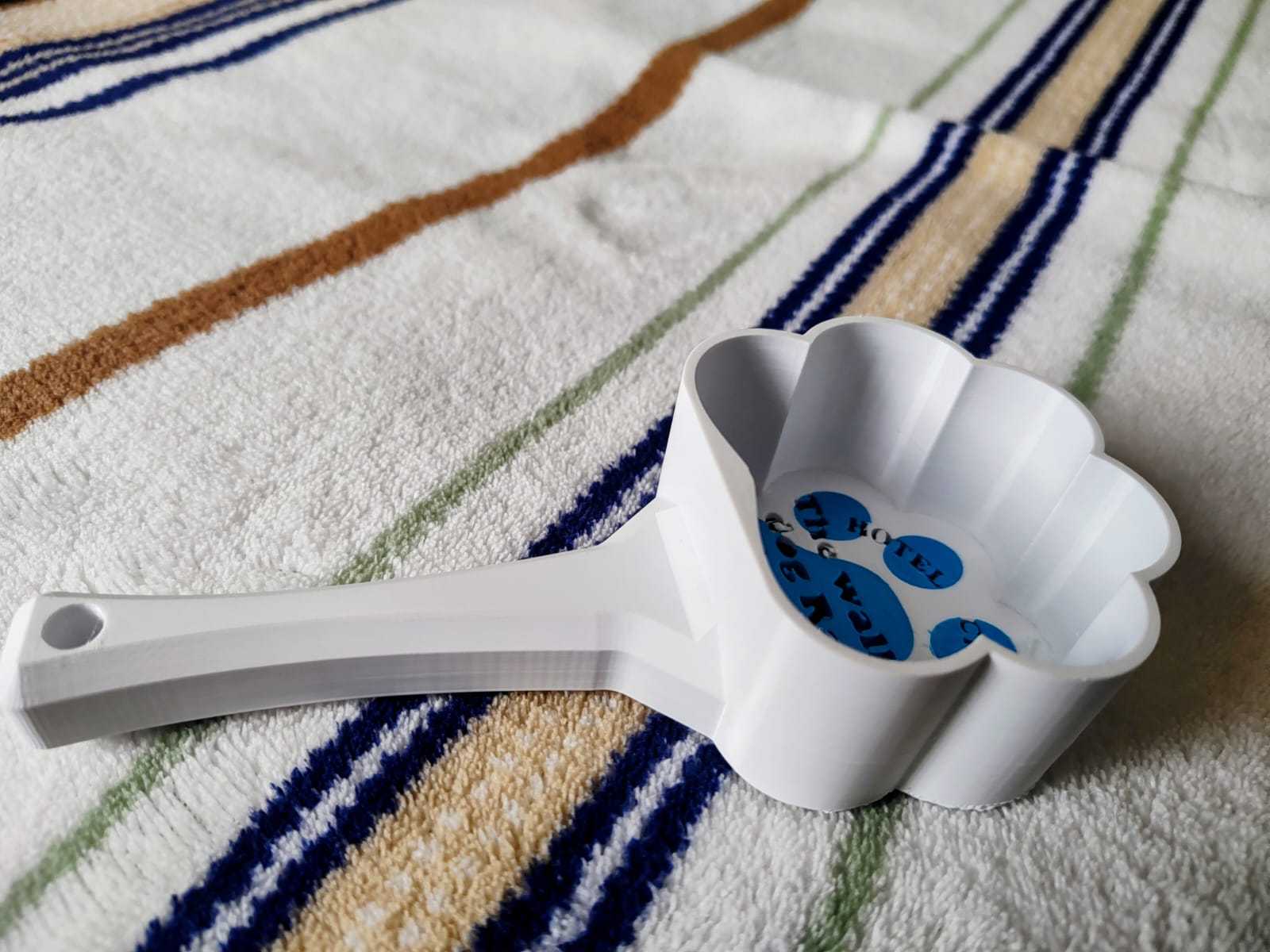 HKM-8420413 Cute Cat Paw Design Pet Food Scoop in Multi-Color Options