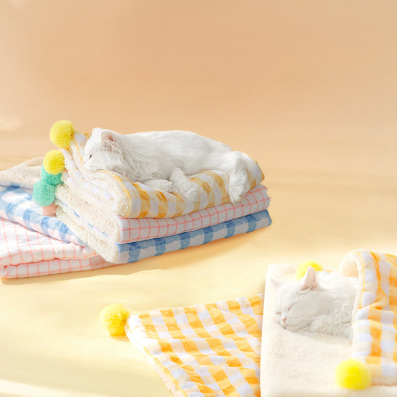 HKM-8473917 Soft Coral Fleece Dog and Cat Blanket - Warm Plush Pad for Cozy Sleeping