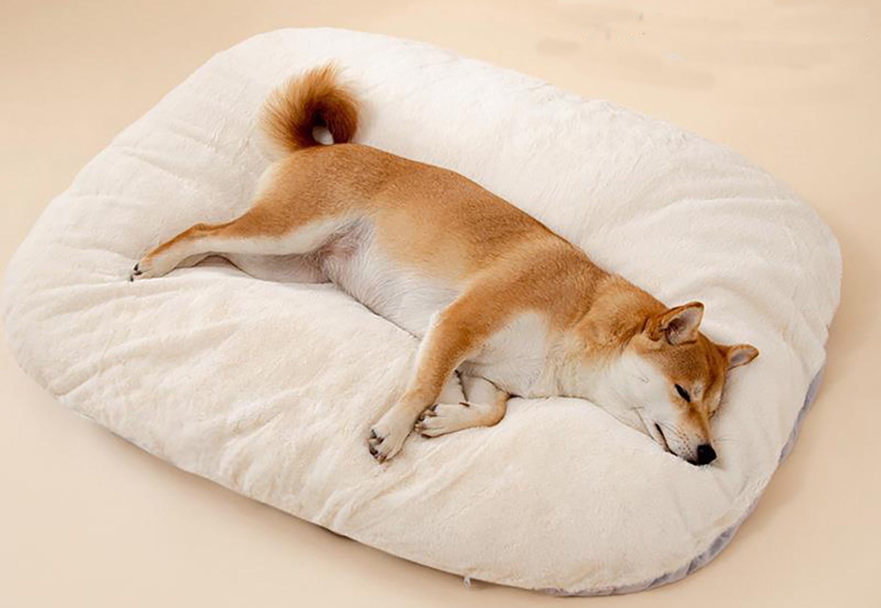 HKM-8718781 Oval Plush Dog Bed for Large Dogs, Washable Cushion with Anti-Skid Bottom, Comfortable Sleeping Nest