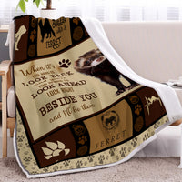 HKM-876627 Cozy Lamb Wool Blanket with Ferret Paw Print - Soft Fleece for Home or Office