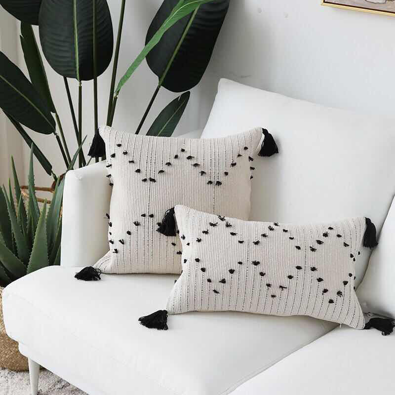 HKM-901715 Moroccan Style Black and White Geometric Pillowcase with Tassels 30x50cm