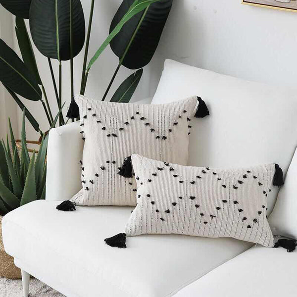 HKM-901715 Moroccan Style Black and White Geometric Pillowcase with Tassels 30x50cm