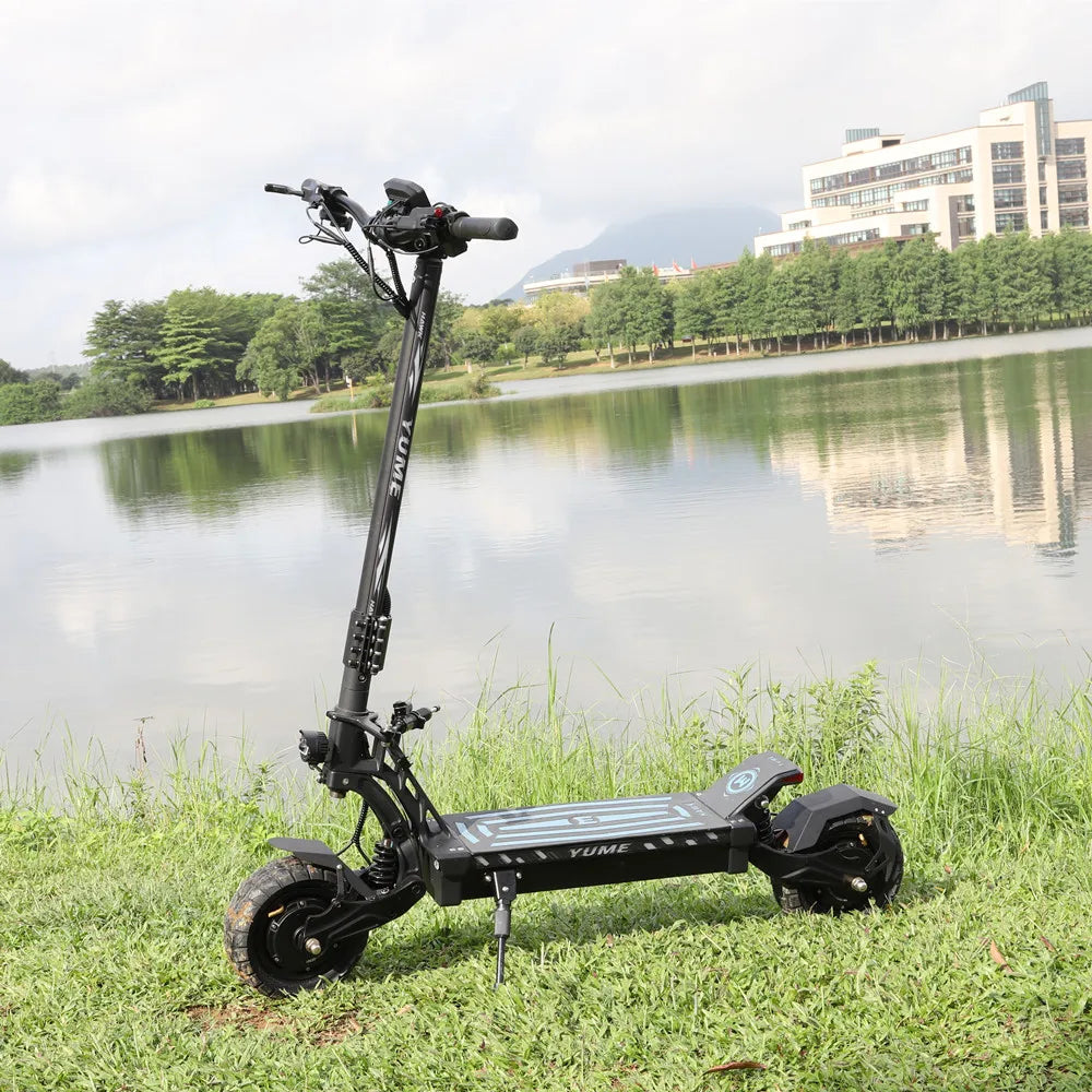 HKM-901843 Self-Balancing Electric Scooter with 10-Inch Off-Road Tires, 250W Power, 70 km Range, Foldable Design, Waterproof