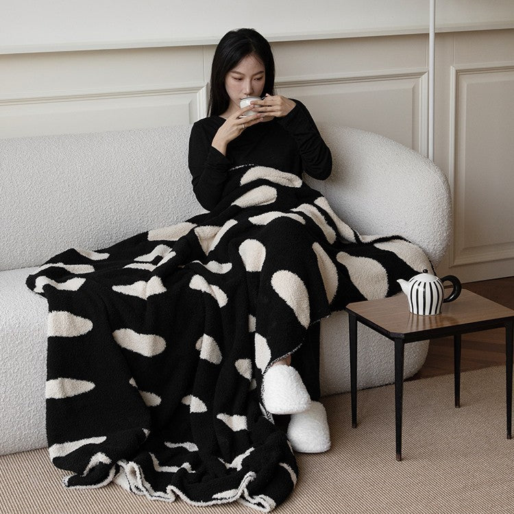 HKM-905939 Double-Faced Geometric Pattern Polyester Blanket for Cold Weather - 130cm x 160cm