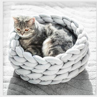 HKM-9081789 Cozy Hand-Woven Pet Bed with Quilted Surface - Machine Washable Cotton for Dogs and Cats