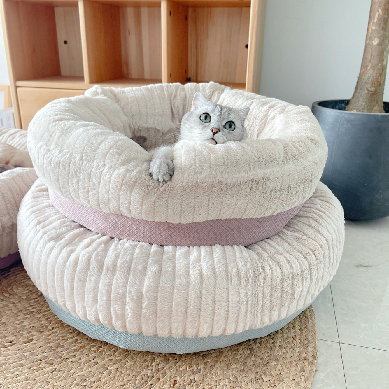HKM-9099069 Soft and Thickened Warm Dog Kennel in Pink, Blue, Orange, and Gray