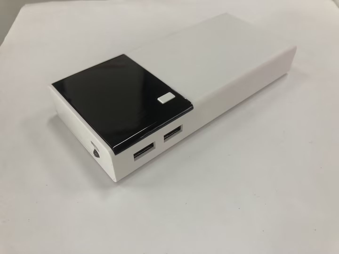 HKM-918995 20000mAh Liquid Lithium Ion Power Bank with Plastic Shell, Dual USB Charging and Compact Design